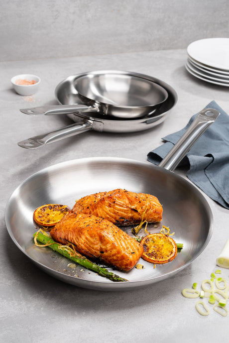 Tramontina Professional 30 cm 2.9 L shallow stainless steel frying pan with long handle and tri-ply base