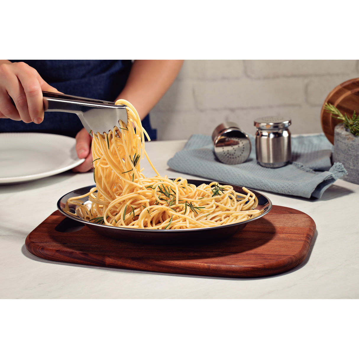 Utility stainless steel pasta tongs