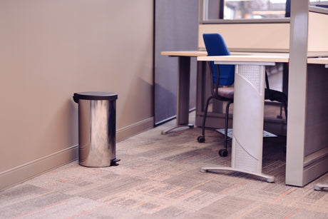 New stainless steel pedal trash can with polished finish, 20 L